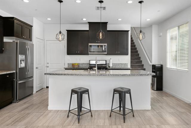 Detail Gallery Image 3 of 48 For 4192 Camino Campana, Oceanside,  CA 92057 - 4 Beds | 3 Baths