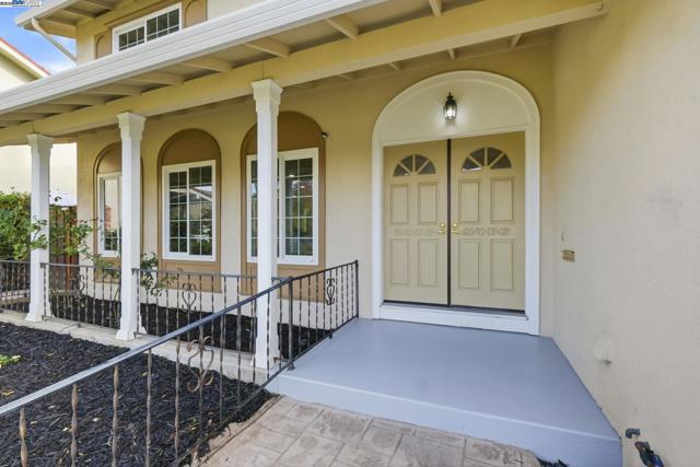 42293 Camino Santa Barbara, Fremont CA: https://media.crmls.org/mediaz/fe8964a0-4e9d-45f8-96ce-7c9afcc4a8ac.jpg