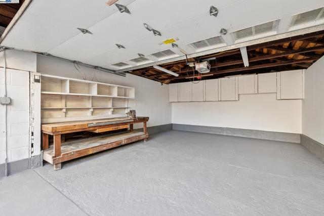 1728 Cambridge Dr, Alameda CA: https://media.crmls.org/mediaz/fe89e283-e40a-4c0e-a2b6-1172b21e095e.jpg