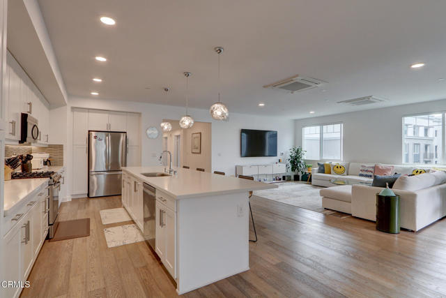 Detail Gallery Image 9 of 35 For 2810 Wagon Wheel Rd #304,  Oxnard,  CA 93036 - 4 Beds | 2/1 Baths