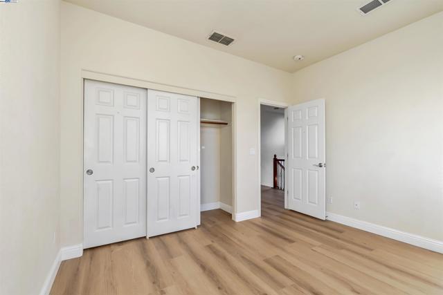 501 Carnaby Rd, Lathrop CA: https://media.crmls.org/mediaz/fe8a95d0-77eb-45a8-816b-031ce68e9c99.jpg