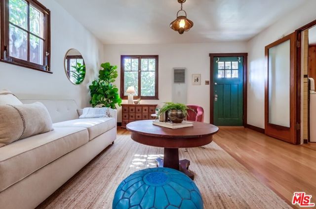1105 E Claremont Street, Pasadena CA: https://media.crmls.org/mediaz/fe8abee5-6c17-416e-bbdb-fc964d35b079.jpg