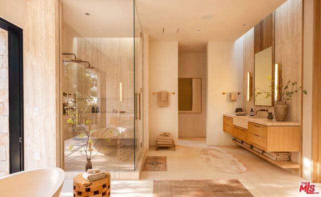 1039 Wallace, Beverly Hills CA: https://media.crmls.org/mediaz/fe8b50e5-db58-4828-b770-9cf3040712f5.jpg