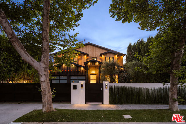 4447 Farmdale Avenue, Studio City CA: https://media.crmls.org/mediaz/fe8bb5d2-34a8-4b21-83c0-f209a519fb48.jpg