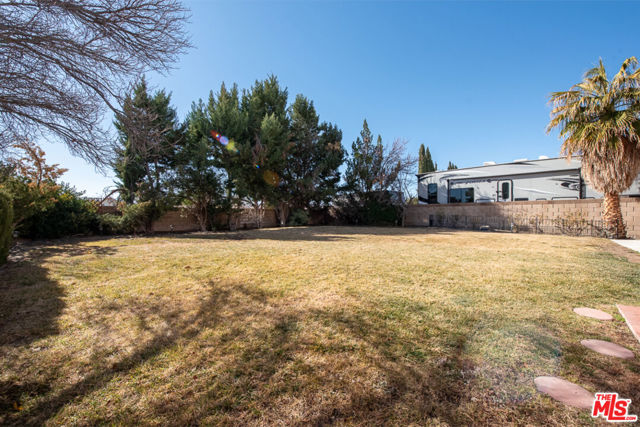 3626 W Avenue J2, Lancaster CA: https://media.crmls.org/mediaz/fe8bd2bf-c7fb-417b-8724-463b1478b2ec.jpg