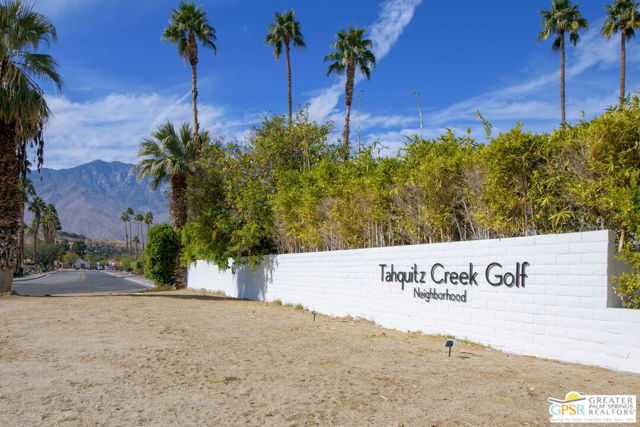 2002 S Bobolink Lane, Palm Springs CA: https://media.crmls.org/mediaz/fe8c98e1-8dde-4e1b-a0a5-0b9227d26e1b.jpg