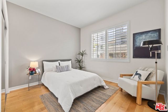 11680 Montana Avenue, Los Angeles CA: https://media.crmls.org/mediaz/fe8cd555-489b-4dfa-adb1-d49fa781d542.jpg