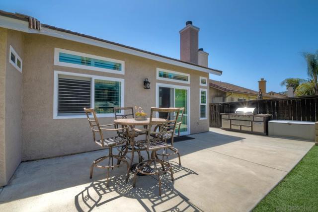 3358 Lake Circle Dr, Fallbrook CA: https://media.crmls.org/mediaz/fe8d083d-470d-4d90-99be-da94eba43103.jpg