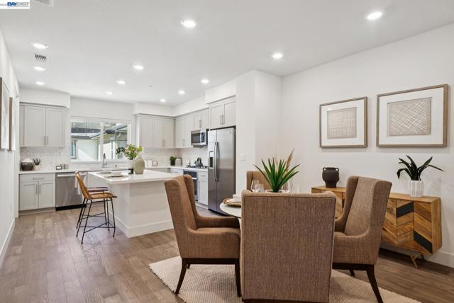 57109 Via Vicenza, San Ramon CA: https://media.crmls.org/mediaz/fe8dc452-81ac-41ea-9830-794d87380726.jpg