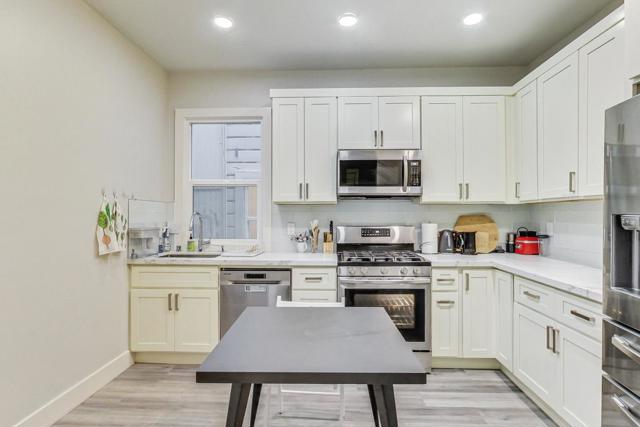 811 Oak Street, San Francisco CA: https://media.crmls.org/mediaz/fe8df0d1-23b0-431a-a865-db2828cf7594.jpg