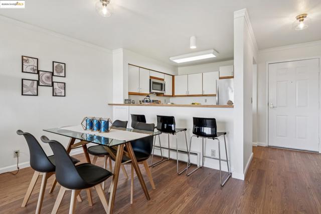 1205 Melville Sq, Richmond CA: https://media.crmls.org/mediaz/fe8df762-27f0-4429-919a-0ed25d9c5223.jpg