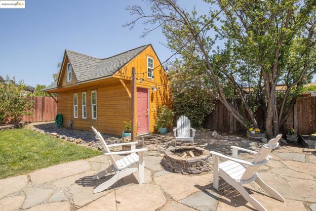 820 Amador St, Richmond CA: https://media.crmls.org/mediaz/fe8e0caa-7c52-4245-b1e9-0df2f5cc2051.jpg