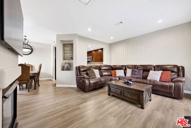 28955 Oak Spring Canyon Road, Canyon Country CA: https://media.crmls.org/mediaz/fe8e2034-d5f4-4fa8-b216-f3dc1f38075d.jpg