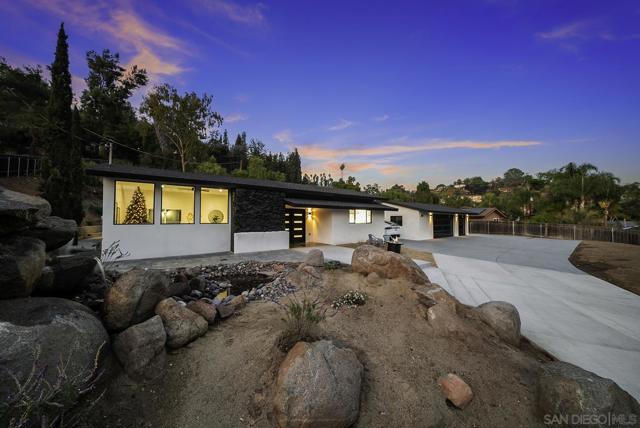 11388 Lorena Ln, El Cajon CA: https://media.crmls.org/mediaz/fe8ea586-cd5f-446d-a19c-2e1c4940112b.jpg