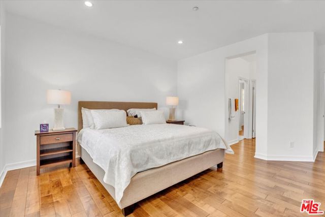1535 Verde Ridge Lane, Westlake Village CA: https://media.crmls.org/mediaz/fe8eccd8-d3f4-44ca-965a-00e7a68978db.jpg
