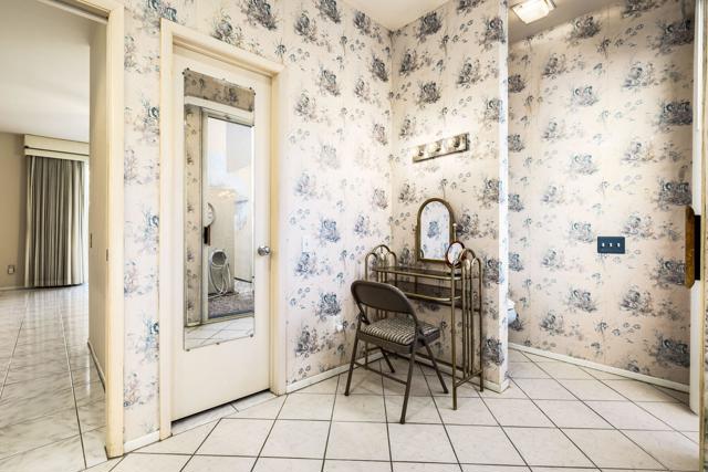 153 Lake Shore Drive, Rancho Mirage CA: https://media.crmls.org/mediaz/fe8f42e1-136f-4ac2-bf55-20a05a6ac284.jpg