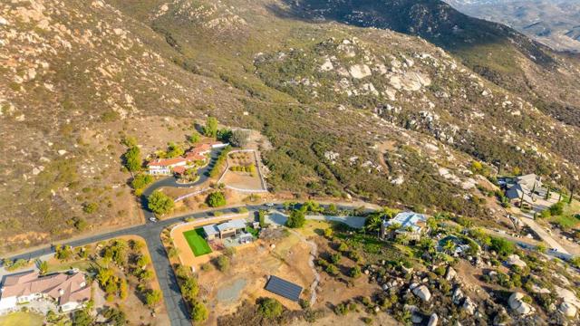 87 Presilla Dr, Jamul CA: https://media.crmls.org/mediaz/fe8f53db-550d-4ae1-b5d3-a1bf91bffd7f.jpg