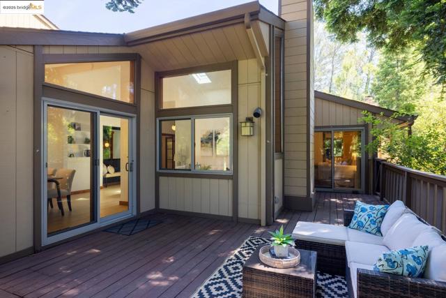 128 Alamo Sq, Alamo CA: https://media.crmls.org/mediaz/fe8f8460-99b0-416e-a21e-165f1b57a2fb.jpg