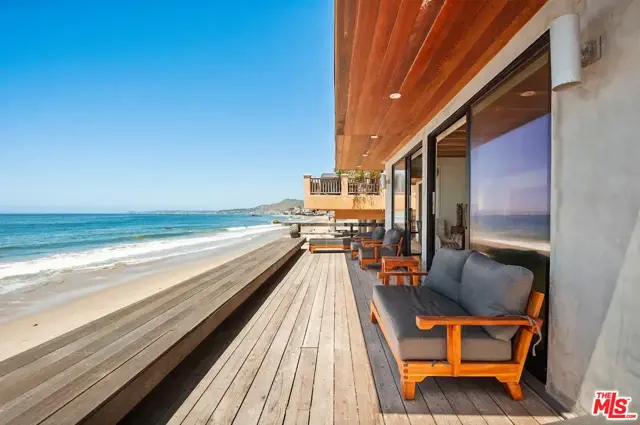24608 Malibu Road, Malibu CA: https://media.crmls.org/mediaz/fe901225-fcb9-47cf-875b-47b25c89e829.jpg