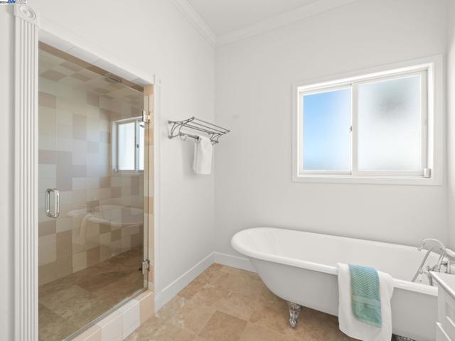 Image 17 of 44 For 2370 Francisco St