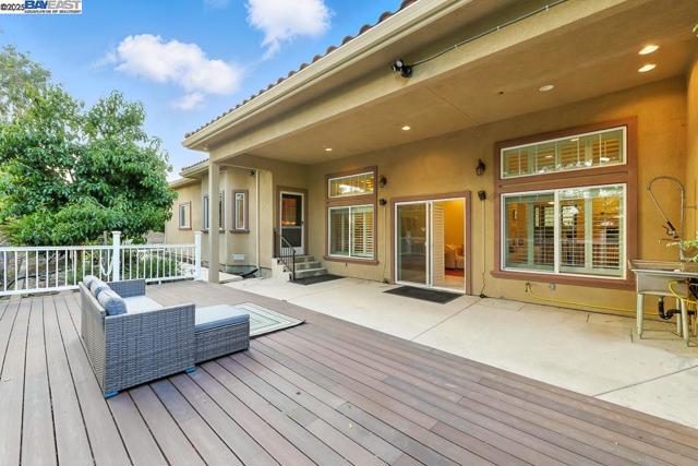 874 Overhill Dr, Hayward CA: https://media.crmls.org/mediaz/fe90aeb2-2a85-46be-b274-f24901fabee7.jpg