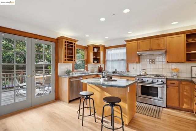 817 Curtis St, Albany CA: https://media.crmls.org/mediaz/fe91106f-b100-48e1-9cf5-154ba94890ac.jpg