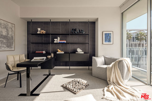 9200 Wilshire Blvd, Beverly Hills CA: https://media.crmls.org/mediaz/fe914562-1587-4875-b614-c146bd00f194.jpg