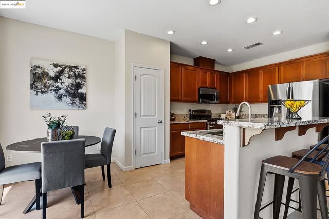 3680 Mallard Ct, Antioch CA: https://media.crmls.org/mediaz/fe9186ef-e448-46f3-8b56-d3f0c6f51cdd.jpg