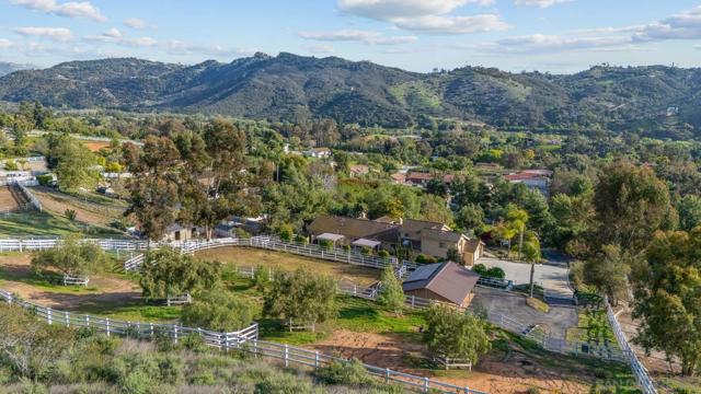 7102 Via Mariposa Norte, Bonsall CA: https://media.crmls.org/mediaz/fe91f71e-6c14-4e86-9454-e7a081d6ead9.jpg