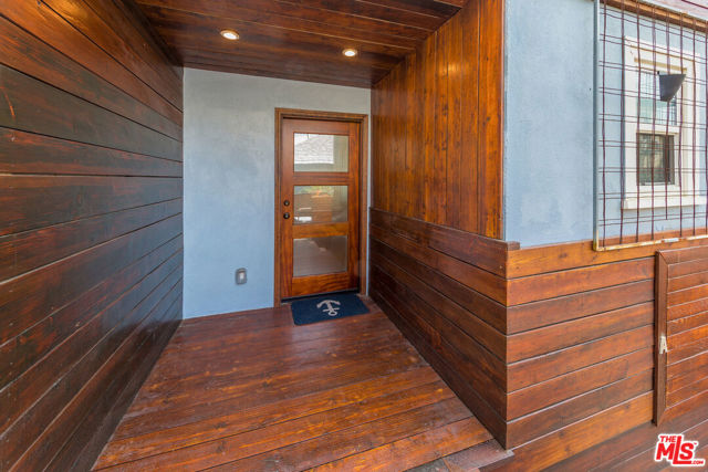 38 Sunset Avenue, Venice CA: https://media.crmls.org/mediaz/fe920285-3354-4e4e-9a28-dfc86a0ee78c.jpg