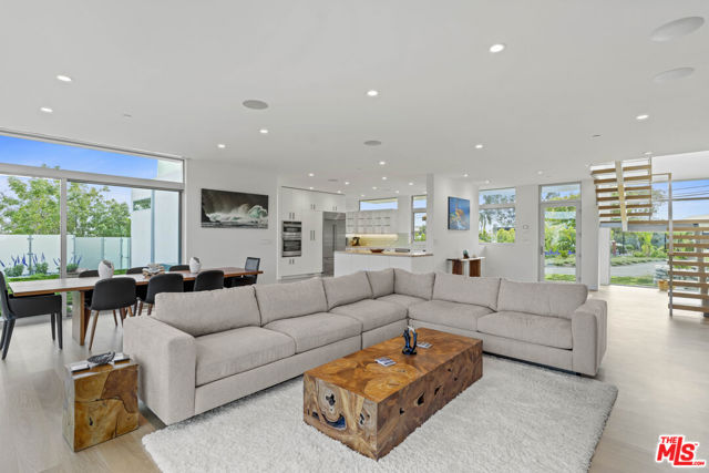 5738 Busch Drive, Malibu CA: https://media.crmls.org/mediaz/fe920cd1-88c2-4a2d-be6e-dcfad879291f.jpg