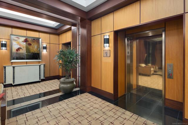 500 W Harbor Dr, San Diego CA: https://media.crmls.org/mediaz/fe92e65f-43af-4308-8112-aa065f281872.jpg