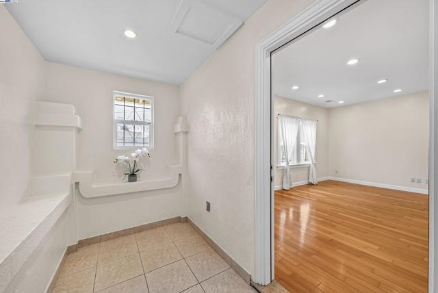 931 E 23Rd St, Oakland CA: https://media.crmls.org/mediaz/fe948560-a57a-47a2-8df4-463ea62f8383.jpg