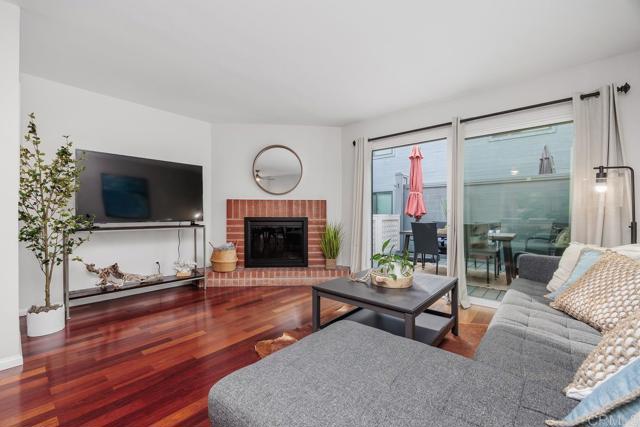 Detail Gallery Image 8 of 22 For 853 America Way, Del Mar,  CA 92014 - 2 Beds | 1/1 Baths