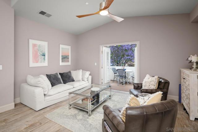 246 C Avenue, Coronado CA: https://media.crmls.org/mediaz/fe9525a5-0adb-4af3-bbc6-5d9cea368d90.jpg