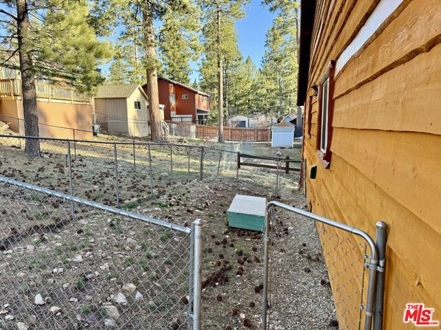 539 Lakewood Lane, Big Bear CA: https://media.crmls.org/mediaz/fe959f6f-cb19-4594-8531-8f535b1499b6.jpg