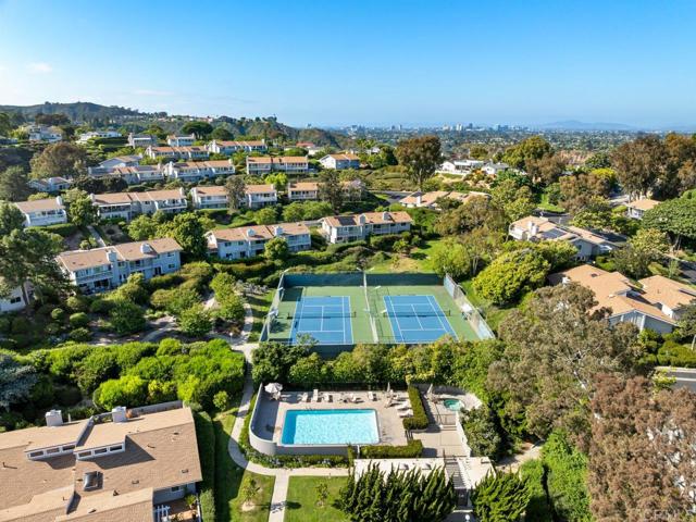 2163 Caminito San Martin, La Jolla CA: https://media.crmls.org/mediaz/fe96191b-c80c-41ea-8868-0b2c145a2e17.jpg