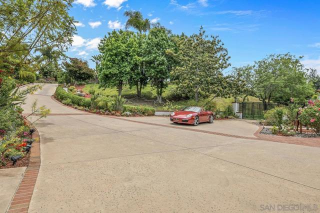 3609 Monte Real, Escondido CA: https://media.crmls.org/mediaz/fe9662f0-e8b4-47c9-a07f-d3036ae7330d.jpg