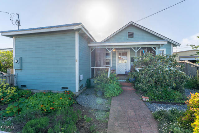 Detail Gallery Image 2 of 29 For 151 Grove St, Fort Bragg,  CA 95437 - 2 Beds | 2 Baths