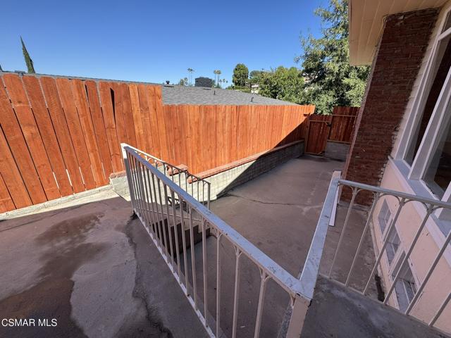 22319 Macfarlane Drive, Woodland Hills CA: https://media.crmls.org/mediaz/fe96795c-aef0-4828-87cb-02bf3bb3a069.jpg