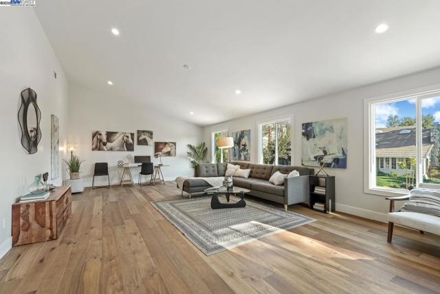 25 Mackenzie Pl, Danville CA: https://media.crmls.org/mediaz/fe96a351-0aa5-4aa8-80f4-c9c68a67ff97.jpg
