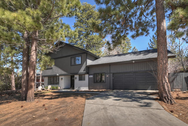 271 Bluebird Court, Big Bear CA: https://media.crmls.org/mediaz/fe96ff74-d982-444b-b08f-d1577871a88f.jpg