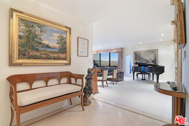 10430 Wilshire Boulevard, Los Angeles CA: https://media.crmls.org/mediaz/fe9706e1-4225-412c-a4a6-65bc7b4c9dd8.jpg