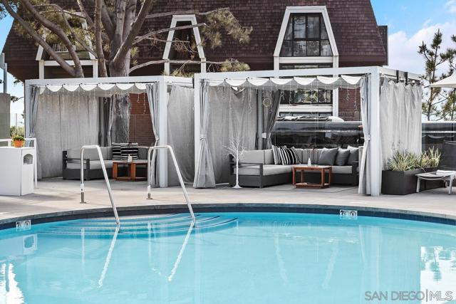 1562 Camino Del Mar, Del Mar CA: https://media.crmls.org/mediaz/fe97309f-e30b-45bd-bd0b-c808476fa936.jpg