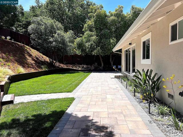 3739 Northridge Dr, Concord CA: https://media.crmls.org/mediaz/fe97a28d-a678-4404-aec0-166231f7b231.jpg