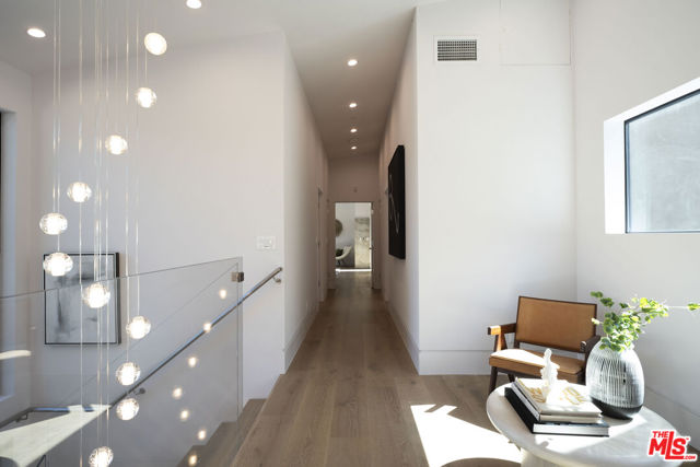 Image 22 of 44 For 3848 Vantage Avenue