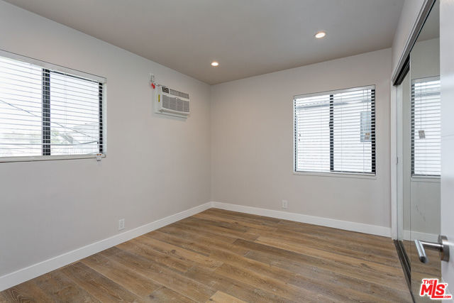 2845 S REDONDO, Los Angeles CA: https://media.crmls.org/mediaz/fe98c524-a945-4c17-a3ed-1f5fd9312a6a.jpg