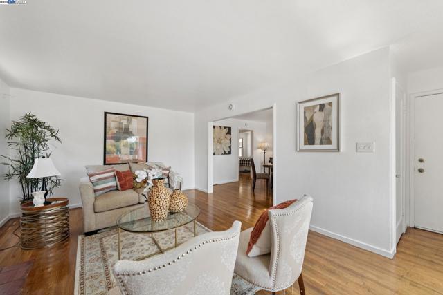 14886 Wake Ave, San Leandro CA: https://media.crmls.org/mediaz/fe98f21a-20f5-480e-8425-ba2c83400df4.jpg