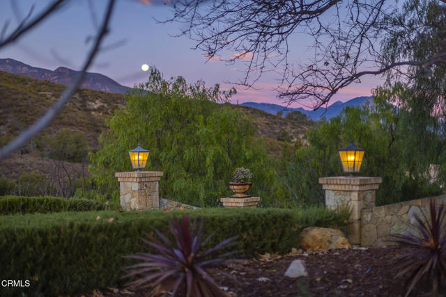 10525 Ojai Santa Paula Road, Ojai CA: https://media.crmls.org/mediaz/fe99220b-5347-4e7f-97b7-c358a091fd8a.jpg