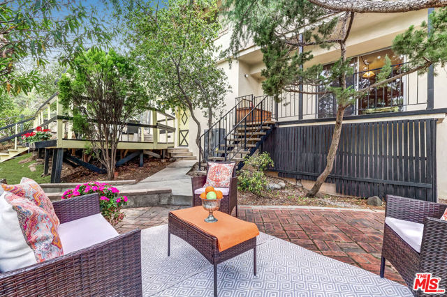 7951 Glenties Lane, Sunland CA: https://media.crmls.org/mediaz/fe995886-8d07-4c81-8aaf-5c836b53b57d.jpg